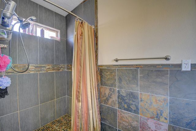 9615 Tristani Road SW, Albuquerque, NM 87121