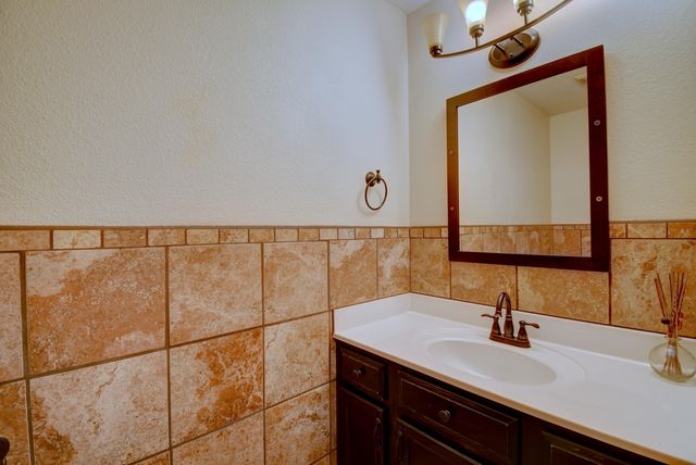 9615 Tristani Road SW, Albuquerque, NM 87121