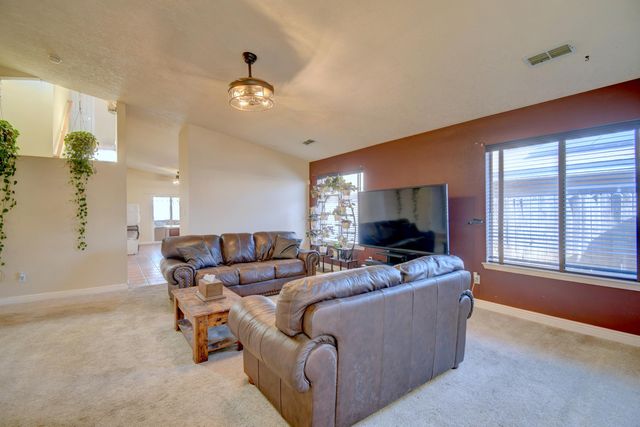 9615 Tristani Road SW, Albuquerque, NM 87121