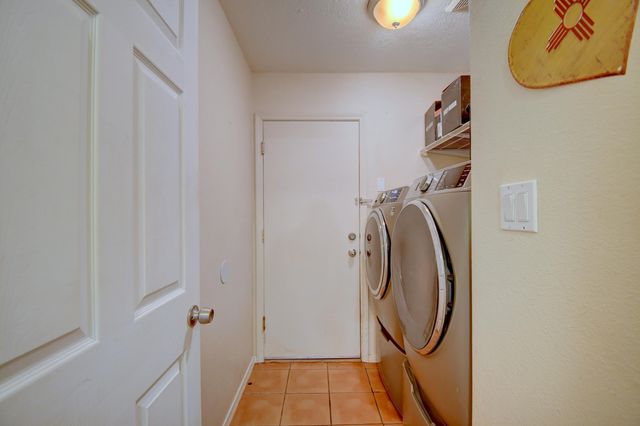 9615 Tristani Road SW, Albuquerque, NM 87121