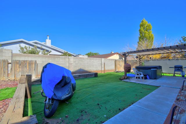 9615 Tristani Road SW, Albuquerque, NM 87121