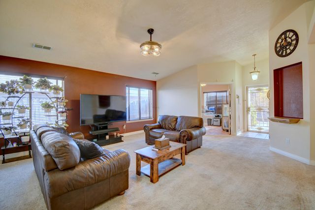 9615 Tristani Road SW, Albuquerque, NM 87121