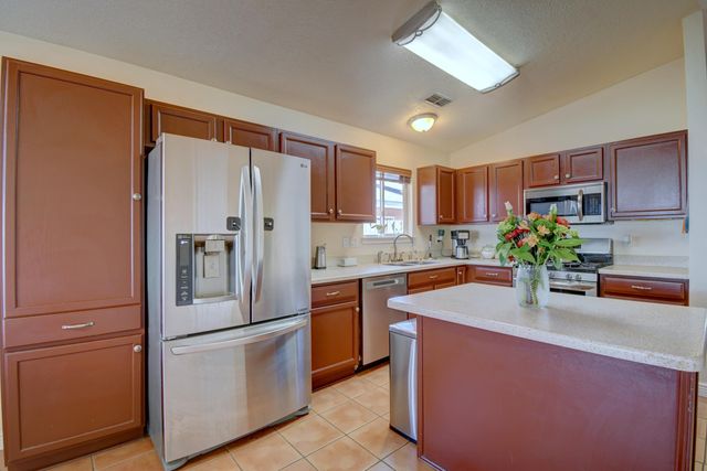 9615 Tristani Road SW, Albuquerque, NM 87121