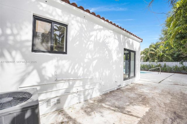 880 NE 72nd Ter, Miami, FL 33138