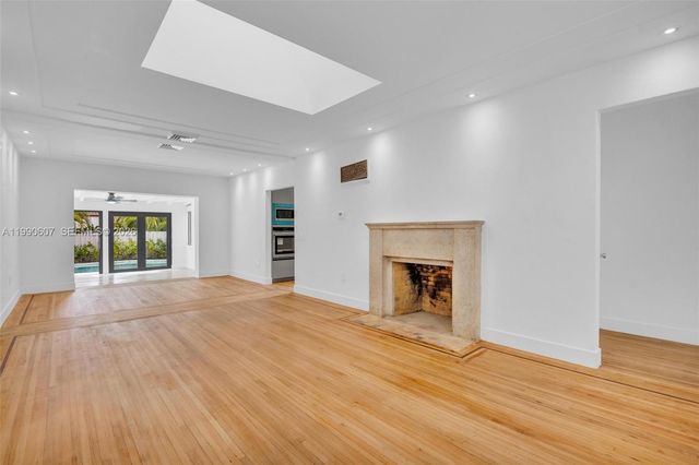 880 NE 72nd Ter, Miami, FL 33138