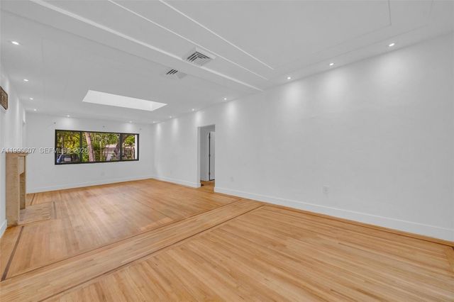 880 NE 72nd Ter, Miami, FL 33138