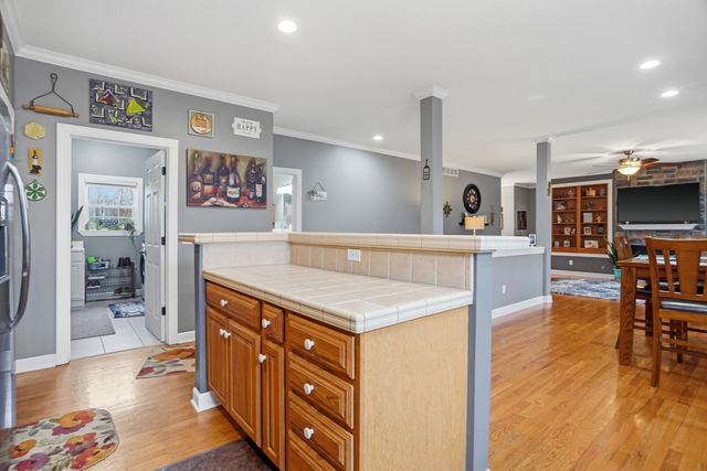 9551 I-70 DR NE, Columbia, MO 65202