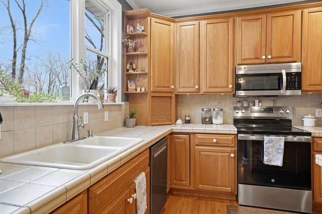 9551 I-70 DR NE, Columbia, MO 65202