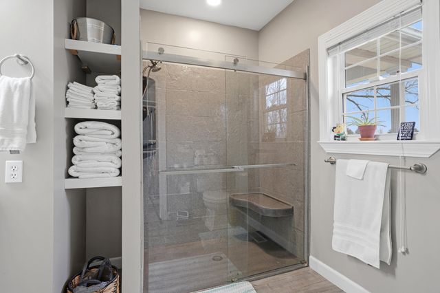 9551 I-70 DR NE, Columbia, MO 65202