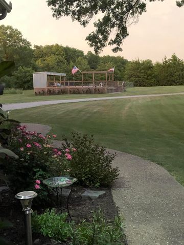 9551 I-70 DR NE, Columbia, MO 65202