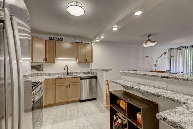 2941 S Michigan Avenue 305, Chicago, IL 60616