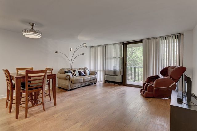 2941 S Michigan Avenue 305, Chicago, IL 60616