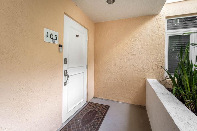 309 E Ocean Avenue 103, Lantana, FL 33462