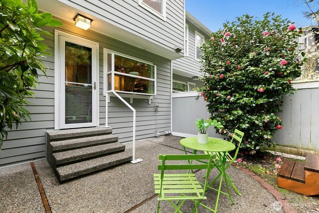 3835 25th Avenue W, Seattle, WA 98199