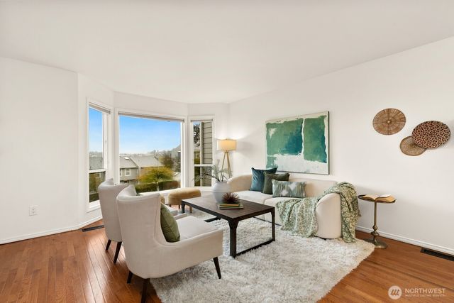 3835 25th Avenue W, Seattle, WA 98199