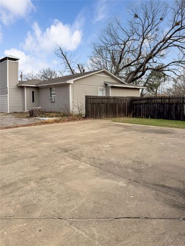 2508 W Crawford Street, Denison, TX 75020
