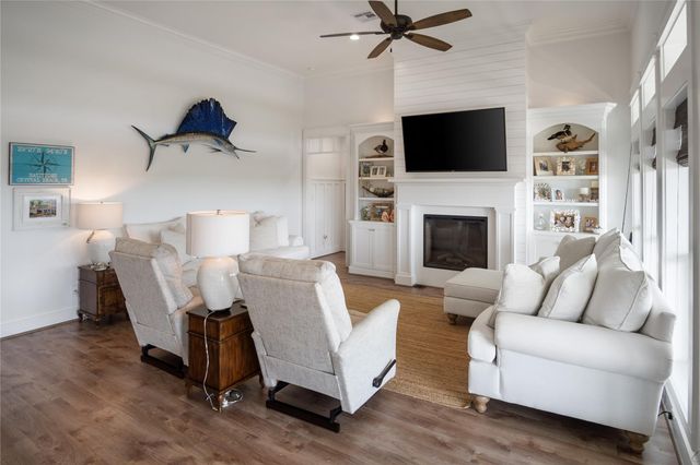 1180 Lagoon Drive, Crystal Beach, TX 77650