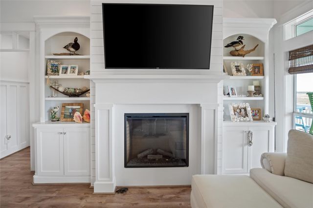 1180 Lagoon Drive, Crystal Beach, TX 77650