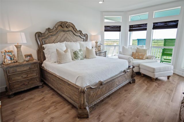 1180 Lagoon Drive, Crystal Beach, TX 77650