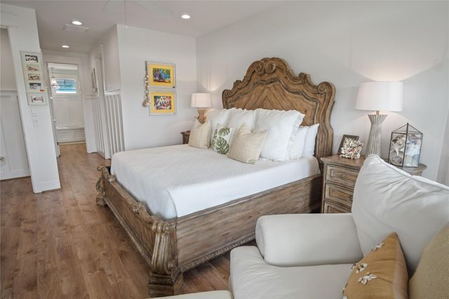 1180 Lagoon Drive, Crystal Beach, TX 77650