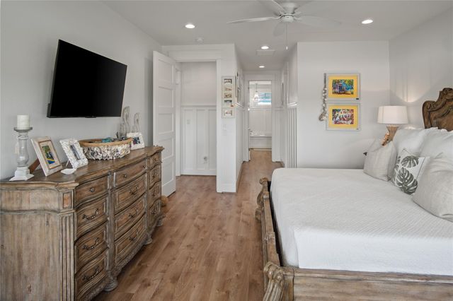 1180 Lagoon Drive, Crystal Beach, TX 77650