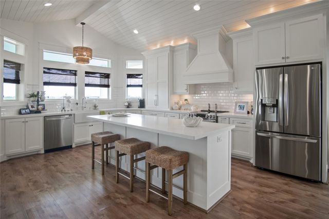 1180 Lagoon Drive, Crystal Beach, TX 77650
