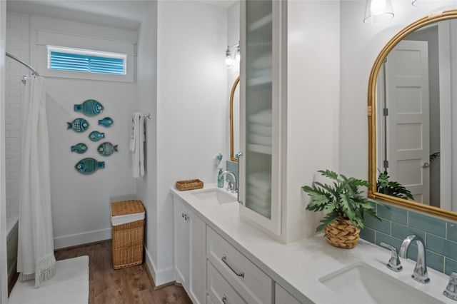 1180 Lagoon Drive, Crystal Beach, TX 77650