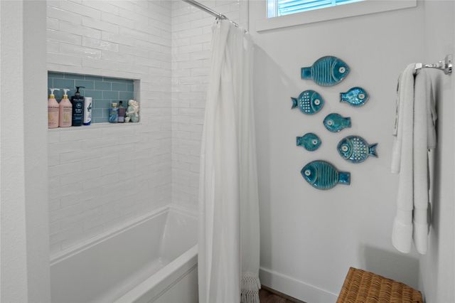 1180 Lagoon Drive, Crystal Beach, TX 77650
