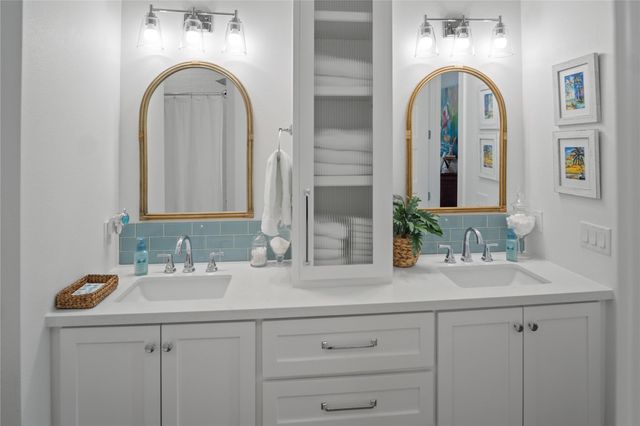 1180 Lagoon Drive, Crystal Beach, TX 77650