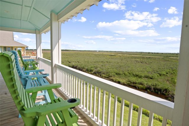 1180 Lagoon Drive, Crystal Beach, TX 77650