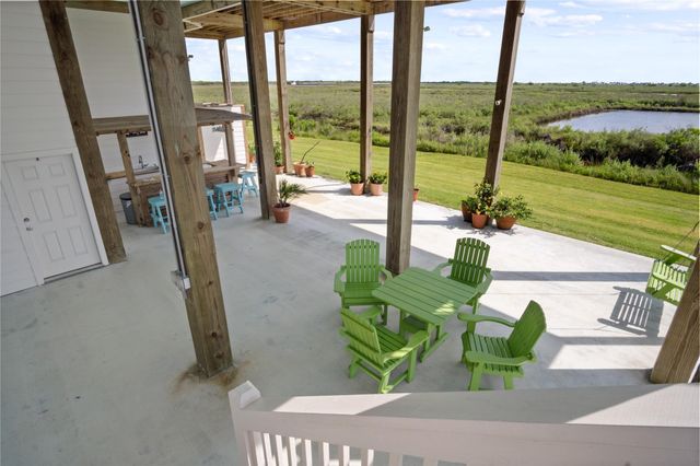 1180 Lagoon Drive, Crystal Beach, TX 77650