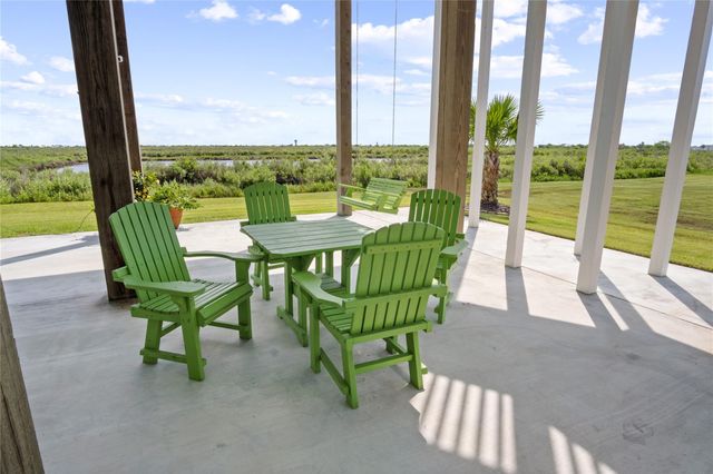 1180 Lagoon Drive, Crystal Beach, TX 77650