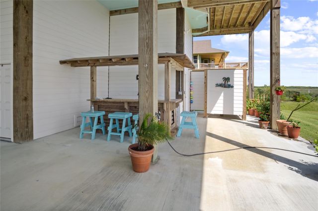 1180 Lagoon Drive, Crystal Beach, TX 77650