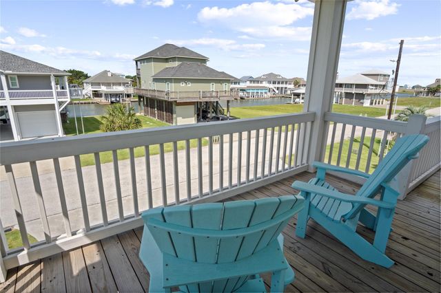 1180 Lagoon Drive, Crystal Beach, TX 77650