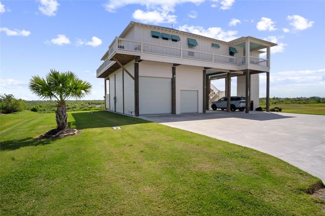 1180 Lagoon Drive, Crystal Beach, TX 77650