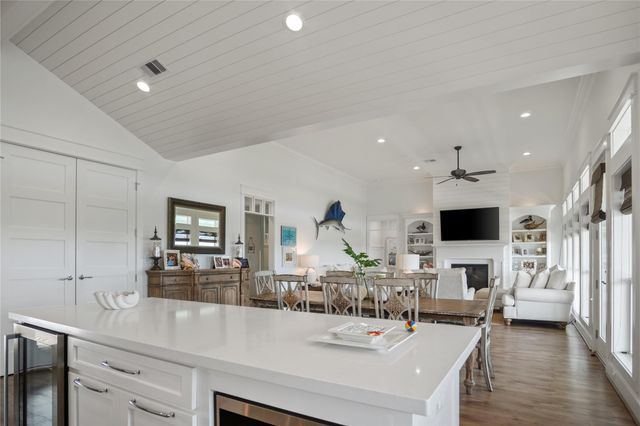 1180 Lagoon Drive, Crystal Beach, TX 77650