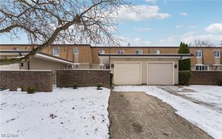 26523 Sussex Drive, Olmsted Falls, OH 44138