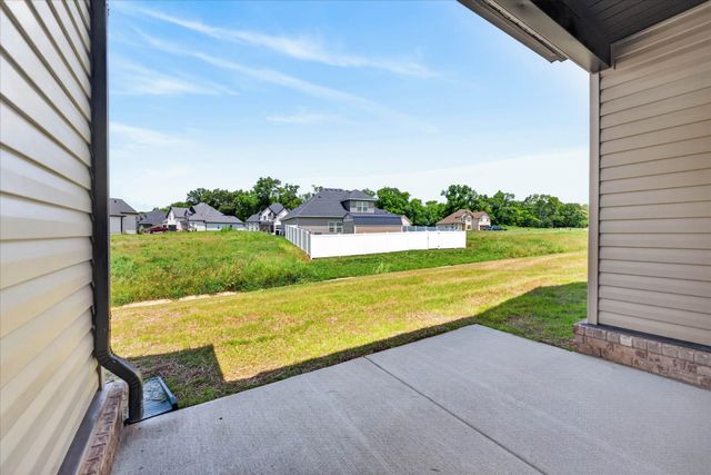 645 Woodrush Dr, Clarksville, TN 37040