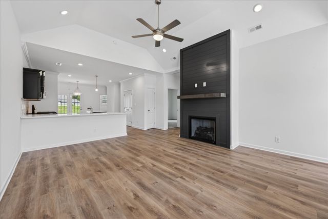645 Woodrush Dr, Clarksville, TN 37040