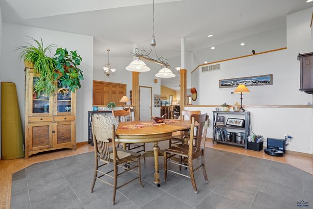 1505 KINGS RD, Rapid City, SD 57702