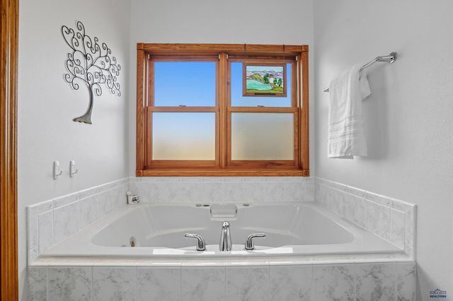 1505 KINGS RD, Rapid City, SD 57702