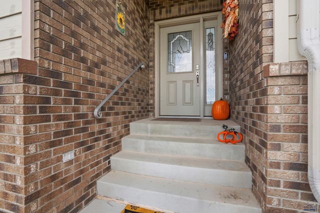 1505 KINGS RD, Rapid City, SD 57702