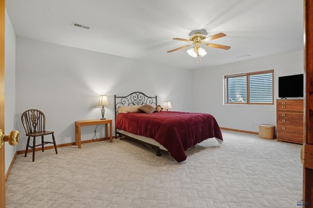 1505 KINGS RD, Rapid City, SD 57702