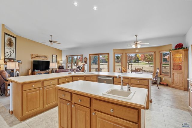 1505 KINGS RD, Rapid City, SD 57702