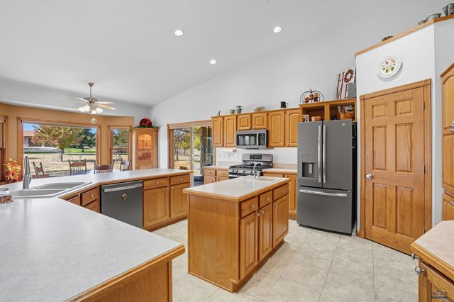 1505 KINGS RD, Rapid City, SD 57702