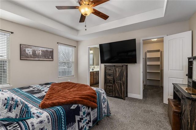 22241 W Sycamore Street, Tonganoxie, KS 66086