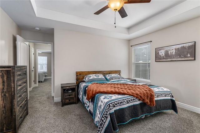 22241 W Sycamore Street, Tonganoxie, KS 66086