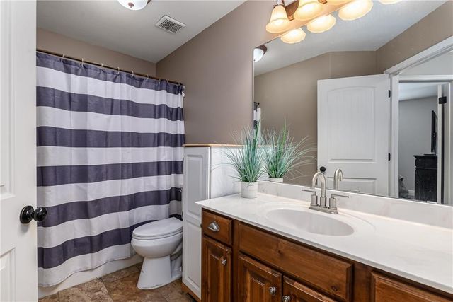 22241 W Sycamore Street, Tonganoxie, KS 66086