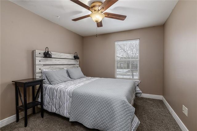 22241 W Sycamore Street, Tonganoxie, KS 66086