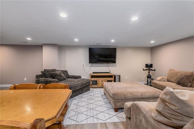 22241 W Sycamore Street, Tonganoxie, KS 66086